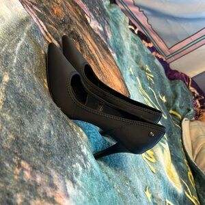 SIMPLY VERA WANG HIGH HEELS